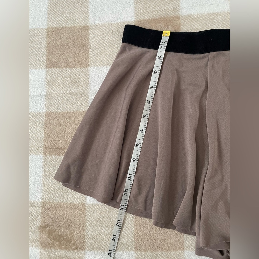 H&M Basic Collection Taupe Flowy Shorts with Black Waistband - Picture 3 of 6